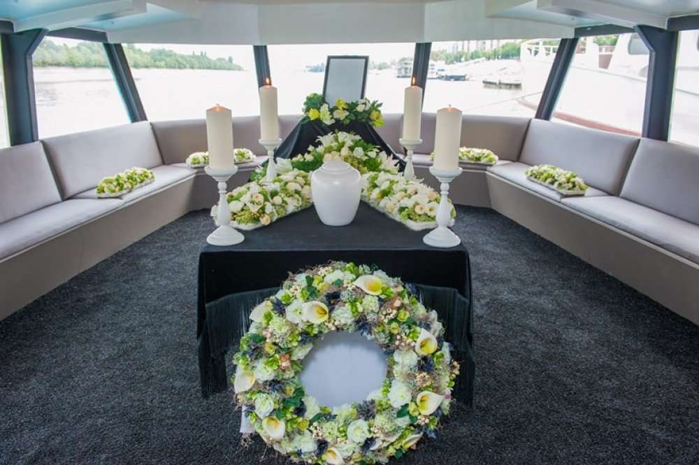 hamvak-szorasa-hajorol-dunaba