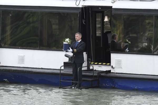 hajos-temetes-vizrehelyezes