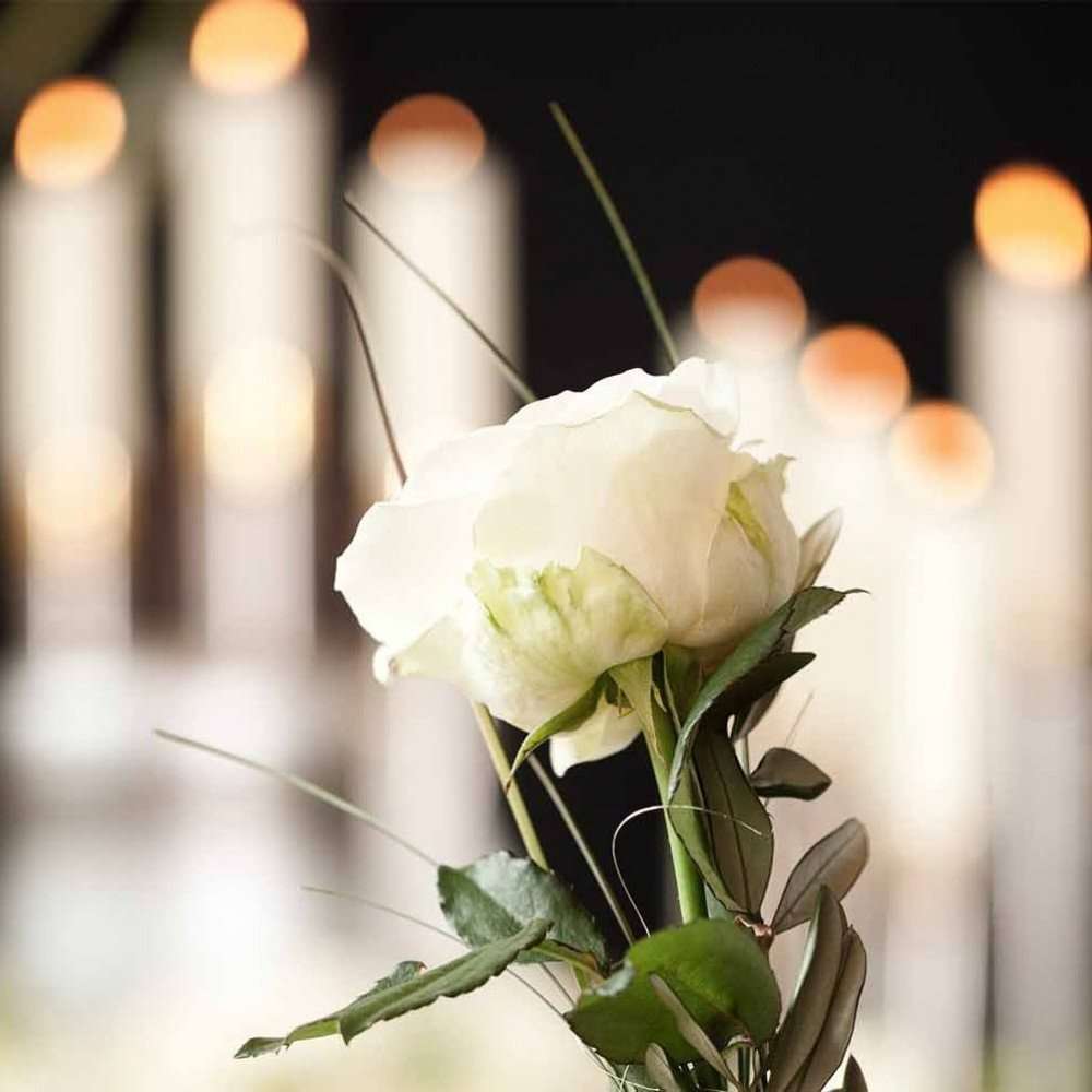 hamvak-szorasa-templomban