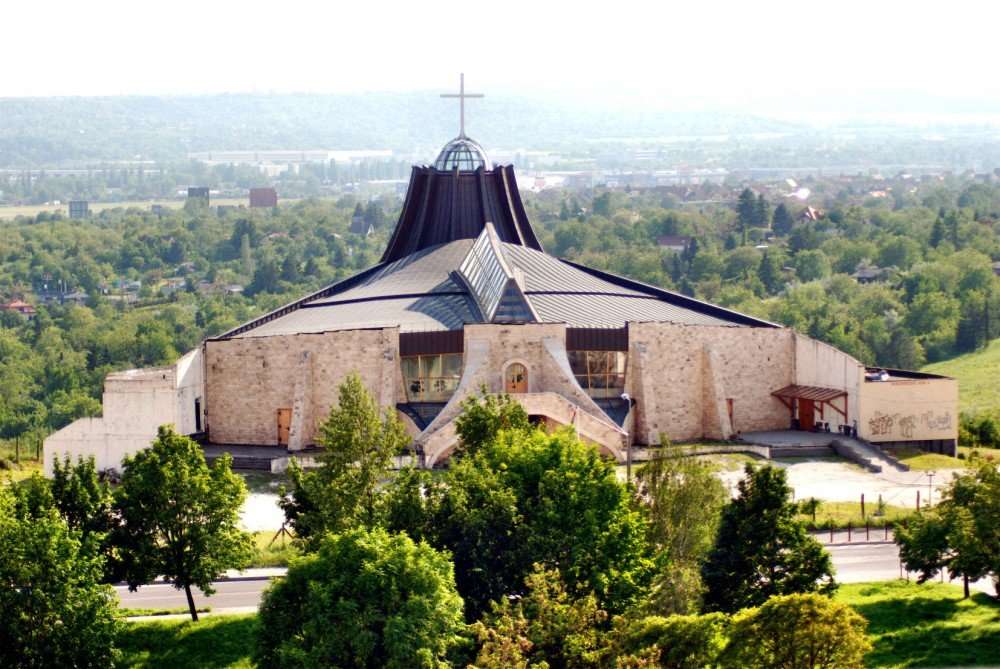 hamvak-szorasa-templomban